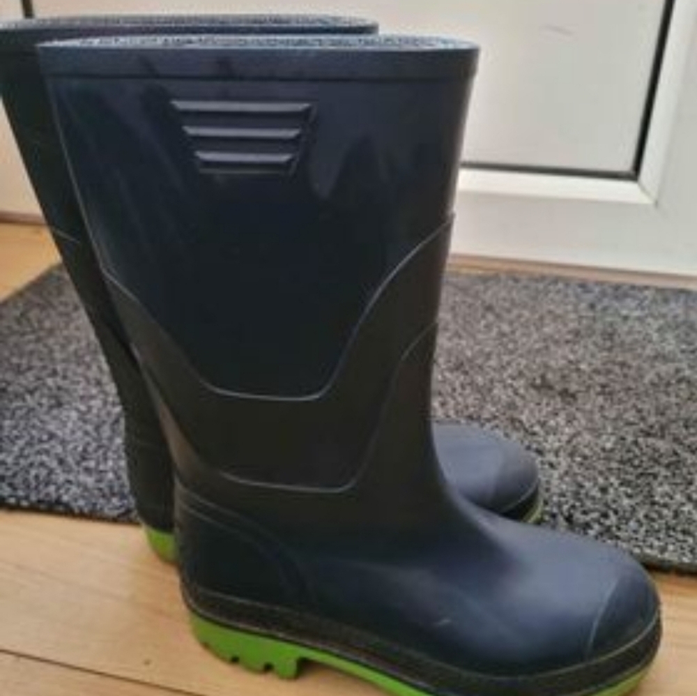 Older Boys wellies size 1 boots - Picture 1 of 3